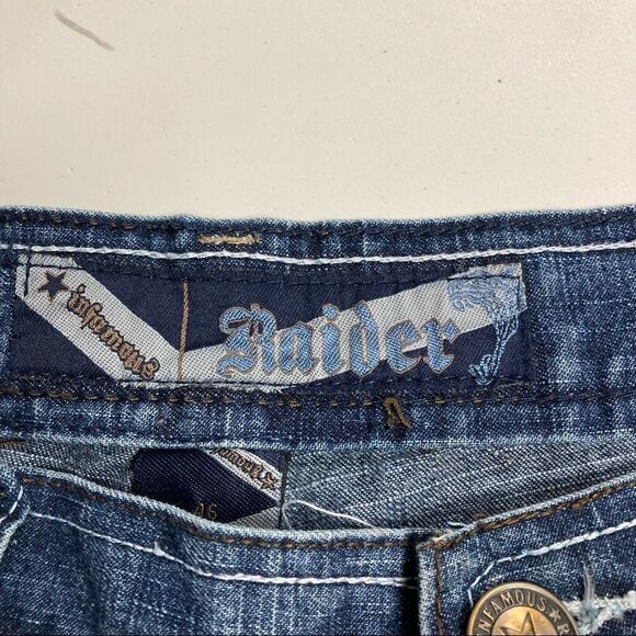 INFAMOUS RAIDER JEANS,, Men’s Blue Denim Shorts, Tag says 46, hand measures 44 - Picture 10 of 12